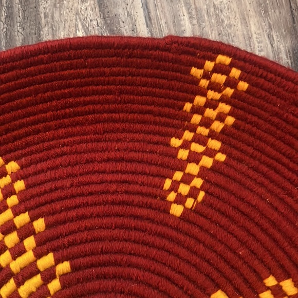 Artisan hand woven large colorful flat red/maroon and yellow basket - Picture 5 of 11